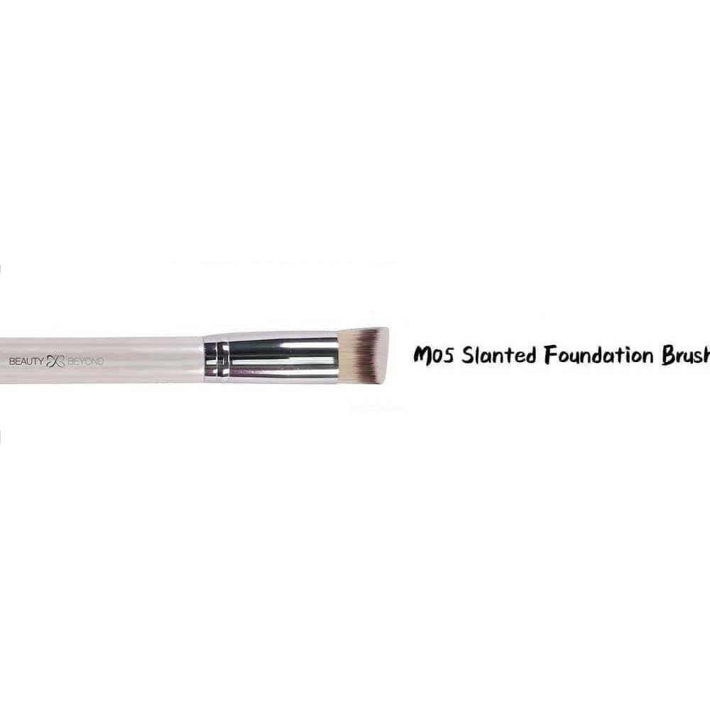 B&B Slanted  foundation brush WM05